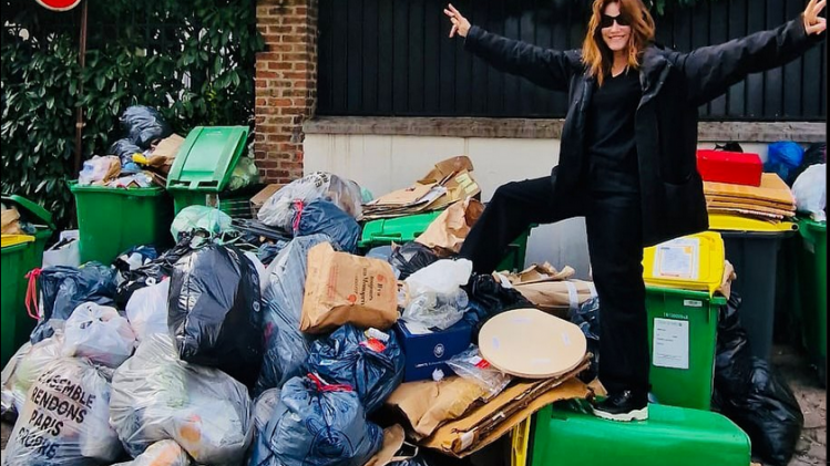 Carla Bruni pose au milieu des poubelles et créé la polémique